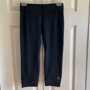 CAbi #639 Tech Crop Athletic Black Leggings Sz XS
